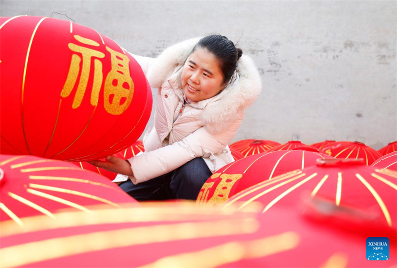 Hebei : en visite dans un atelier de lanternes de la ville de Xingtai