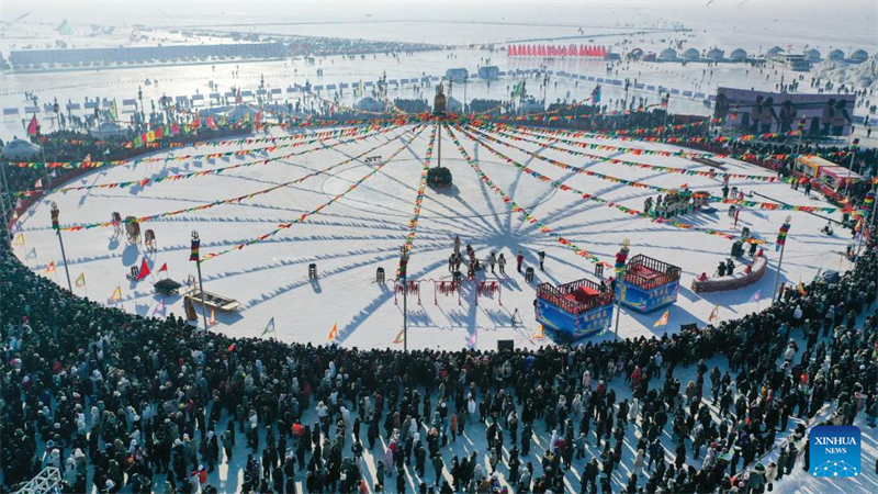 Jilin : début d'un festival sur le thème de la pêche hivernale sur le lac Chagan