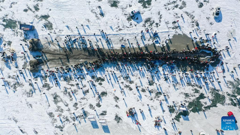 Jilin : début d'un festival sur le thème de la pêche hivernale sur le lac Chagan