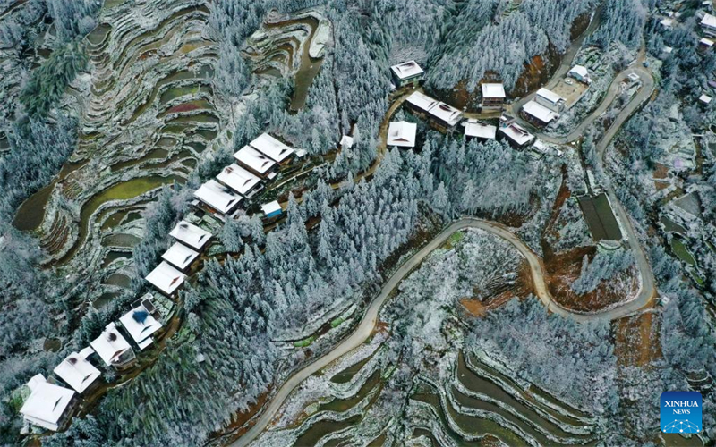 Rendez-vous avec la neige : l'hiver rafraîchit les paysages en Chine