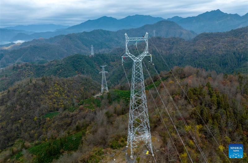 Anhui : le projet d'alimentation électrique externe du chemin de fer Chizhou-Huangshan bientôt achevé