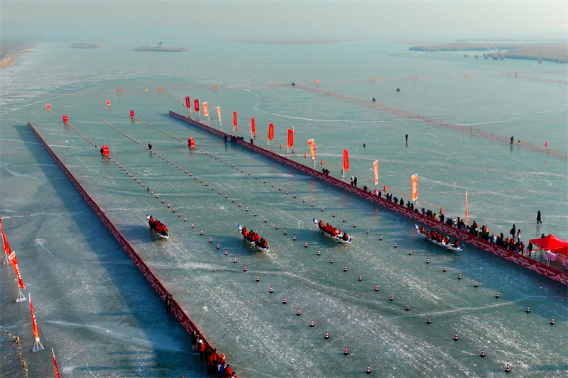 Le Ningxia organise des courses de bateaux-dragons sur glace