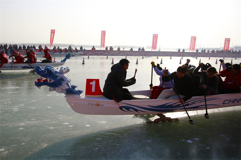 Le Ningxia organise des courses de bateaux-dragons sur glace