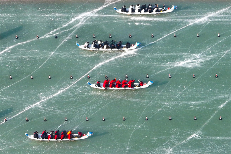 Le Ningxia organise des courses de bateaux-dragons sur glace