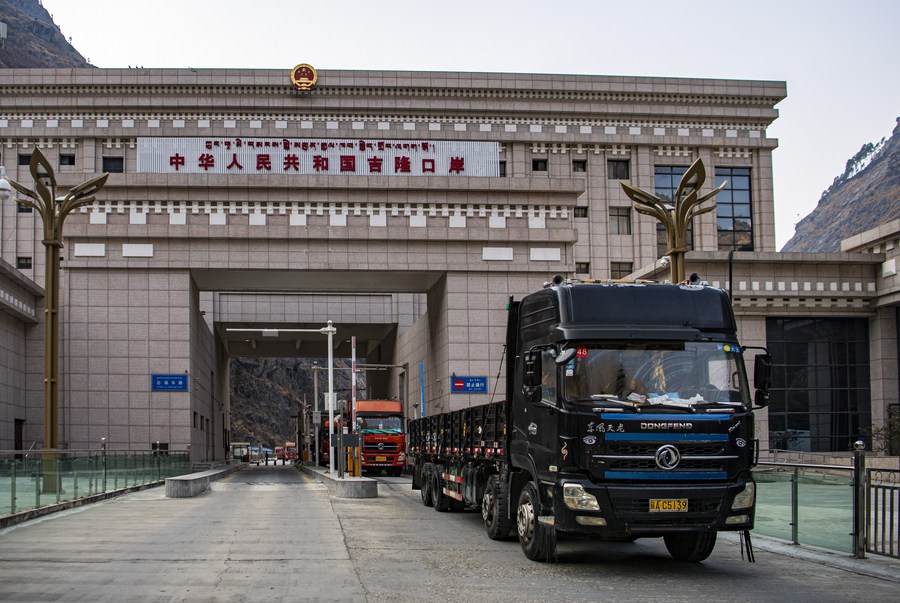 Le terminal de Gyirong dans le district de Gyirong de Xigaze, dans la région autonome du Xizang (sud-ouest de la Chine), le 13 mars 2023. (Photo : Sun Fei)