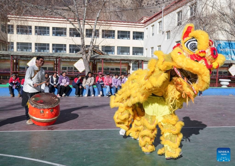 Histoire en photos d'un héritier tibétain de l'art de la danse du lion de Xobando