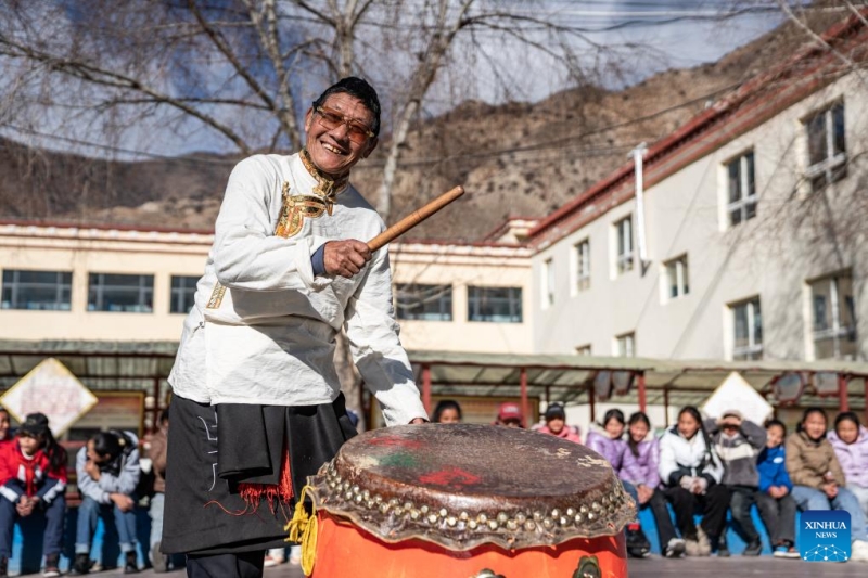 Histoire en photos d'un héritier tibétain de l'art de la danse du lion de Xobando