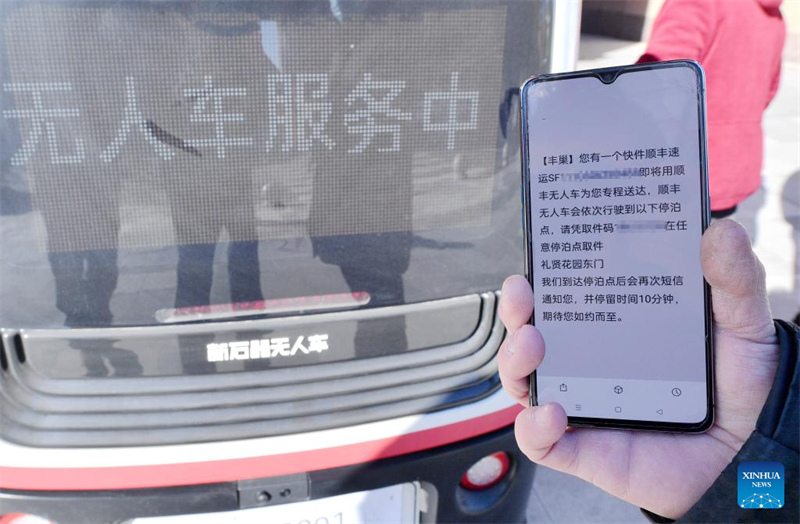 Hebei : des véhicules de livraison sans pilote mis en service dans la Nouvelle Zone de Xiong'an