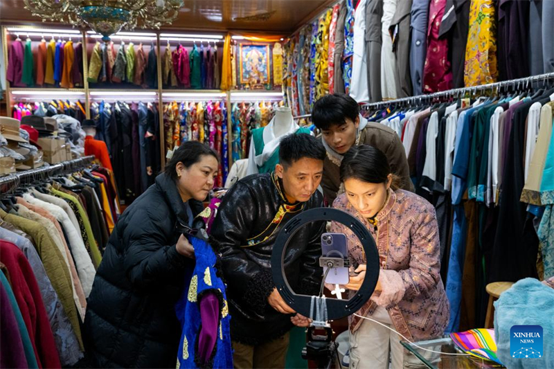 Sichuan : histoire en photos d'un homme d'affaires tibétain prospère à Chengdu