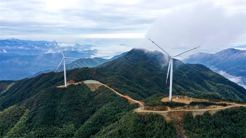 Jiangxi : l'« énergie éolienne de haute montagne » stimule « l'économie verte » à Dayu