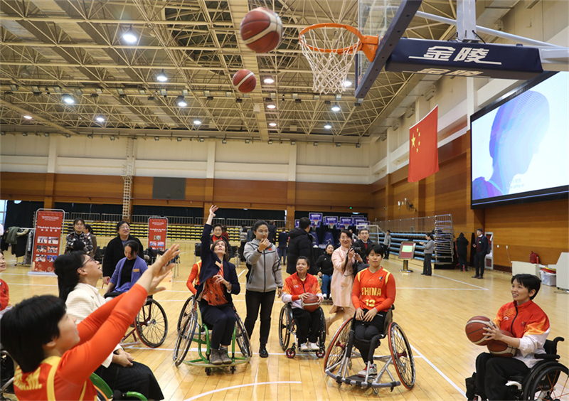 Des étrangers saluent les efforts de la Chine pour améliorer la vie des personnes handicapées