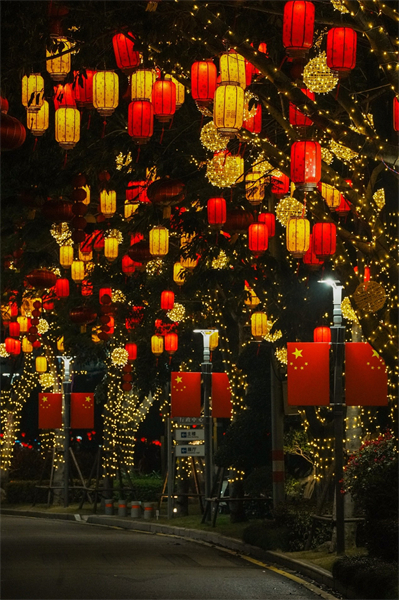 Fujian : l'atmosphère de la Fête du Printemps se répand partout à Xiamen