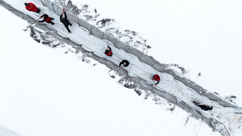 Chine : réponse aux chutes de neige pour les transports durant la fête du Printemps