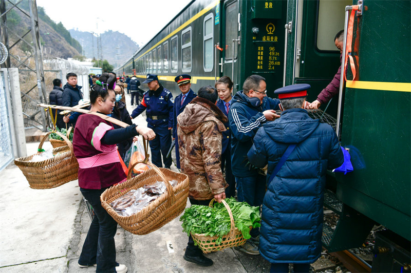 La Chine organise un gala du Nouvel An chinois rural à bord d'un train