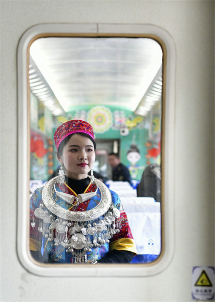 La Chine organise un gala du Nouvel An chinois rural à bord d'un train