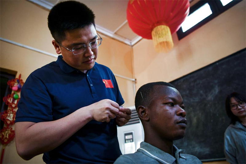 Centrafrique : conférence sur l'acupuncture de la 20e équipe médicale chinoise