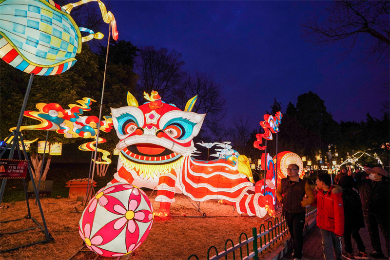 Le 38e Festival des lanternes de Qinhuai illumine la Chine
