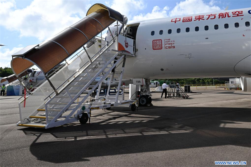 L'avion de ligne chinois C919 fait ses débuts au Salon aéronautique de Singapour