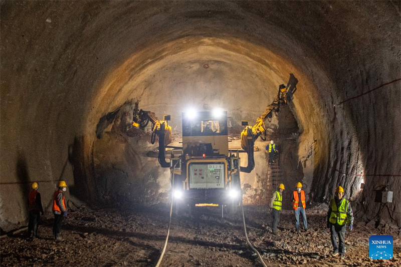 La ligne médiane du chemin de fer à grande vitesse Chengdu-Chongqing en construction