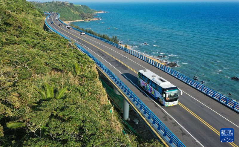 Mise en service des bus touristiques sur l'autoroute touristique de Hainan