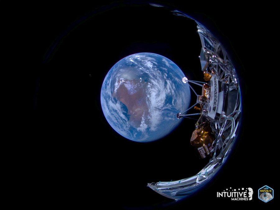 Cette image fournie par Intuitive Machines montre son alunisseur Odysseus et la Terre le 16 février 2024. (Intuitive Machines/via Xinhua)