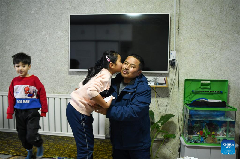 Xinjiang : adieu la cueillette manuelle et vive les récolteuses automatiques de coton !