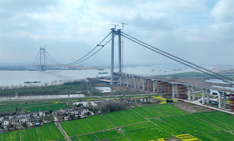 Jiangsu : la construction du pont de Longtan sur le fleuve Yangtsé à Yangzhou est entrée dans une phase d'accélération