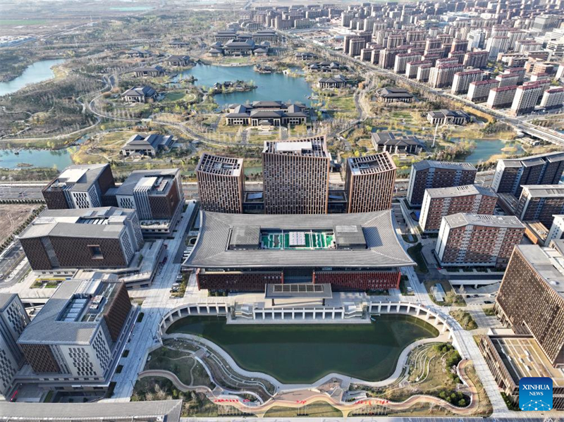 Photo aérienne prise par un drone le 30 mars 2024, montrant le centre de services aux entreprises de la Nouvelle Zone de Xiong'an, dans la province du Hebei (nord de la Chine). (Mu Yu / Xinhua)