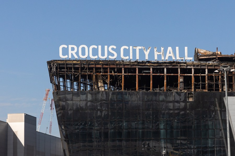 Photo prise le 28 mars 2024 montrant le Crocus City Hall dans la banlieue de Moscou, en Russie.  (Xinhua/Bai Xueqi)