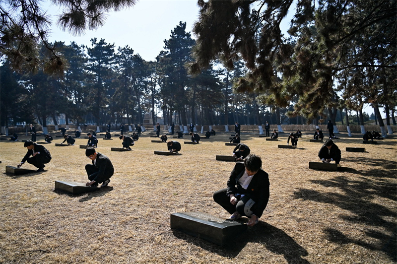 La Chine rend hommage aux héros et aux martyrs à l'occasion du festival Qingming