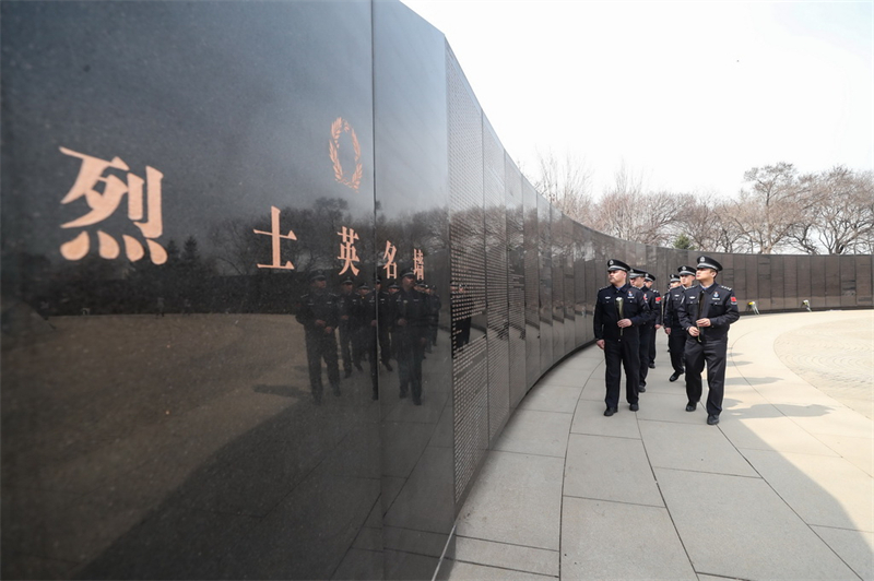 La Chine rend hommage aux héros et aux martyrs à l'occasion du festival Qingming