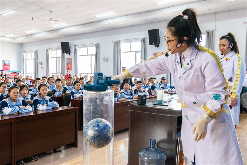 Mongolie intérieure : les élèves de Hohhot découvrent les charmes de la technologie et enflamment leurs rêves scientifiques