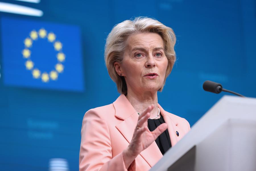 La présidente de la Commission européenne, Ursula von der Leyen, s'exprime lors d'une conférence de presse organisée dans le cadre du sommet de l'Union européenne (UE) à Bruxelles, en Belgique, le 21 mars 2024. (Xinhua/Zhao Dingzhe)