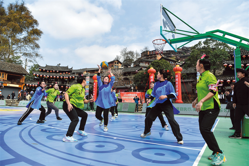 Dans le Guizhou, des « tantes » visent le succès avec le basket