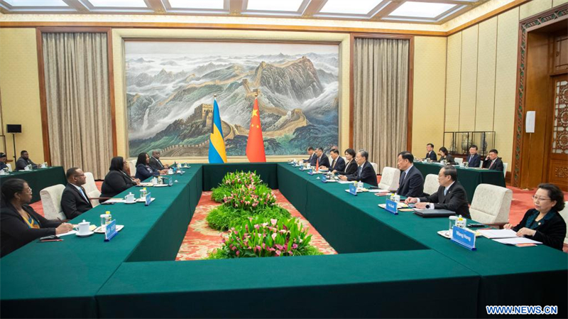 Le plus haut législateur chinois s'entretient avec les dirigeantes du parlement bahamien