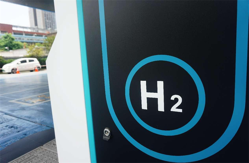 Photo montrant un dispositif de ravitaillement en hydrogène pour les véhicules à pile à combustible dans une station d'énergie verte à Hangzhou, capitale de la province du Zhejiang (est de la Chine). (Long Wei / Pic.people.com.cn)