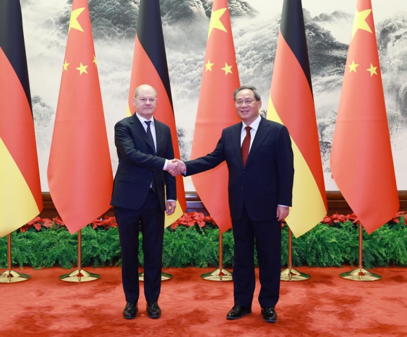 Le Premier ministre chinois s'entretient avec le chancelier allemand, appelant à porter les relations bilatérales à un nouveau niveau