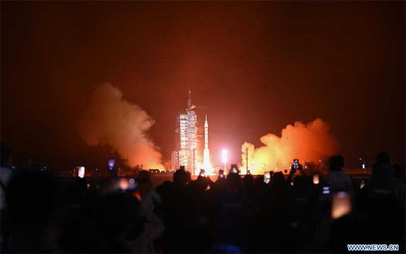 La Chine lance le vaisseau spatial habité Shenzhou-18