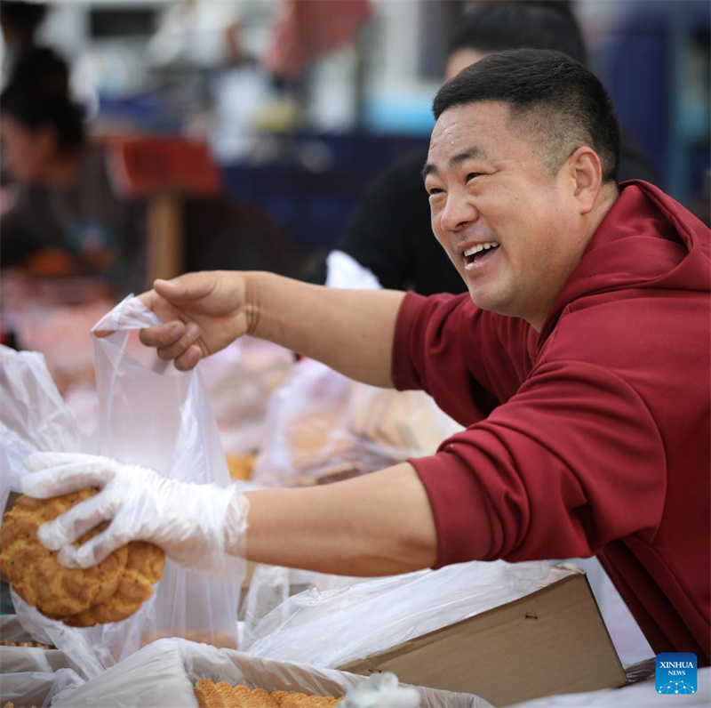 Liaoning : histoire en photos de la vie quotidienne d'un vendeur de biscuits de Yingkou