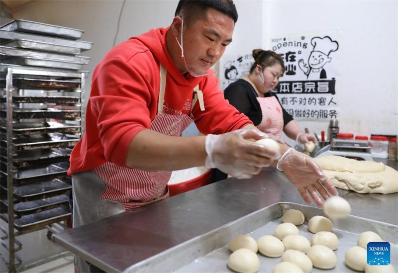 Liaoning : histoire en photos de la vie quotidienne d'un vendeur de biscuits de Yingkou