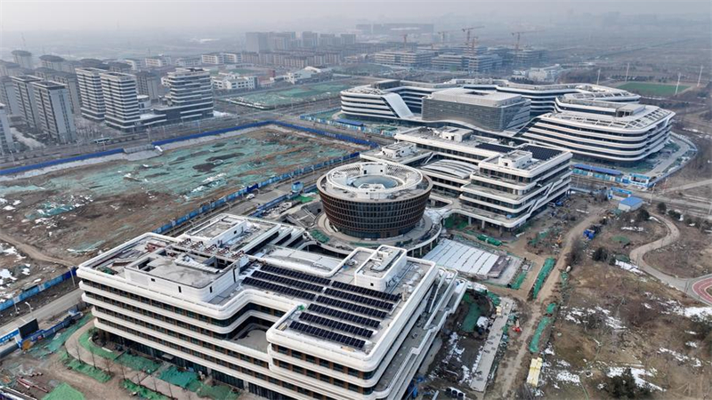 Photo aérienne du chantier de construction du parc industriel de la ville intelligente de China Telecom, dans la Nouvelle Zone de Xiong'an, dans la province chinoise du Hebei (nord), le 6 février 2024. (Photo : Mu Yu)