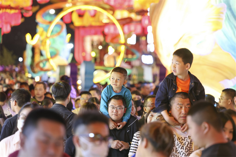 Xinjiang : à la découverte du quartier typique populaire de Tianshan Mingyue à Urumqi