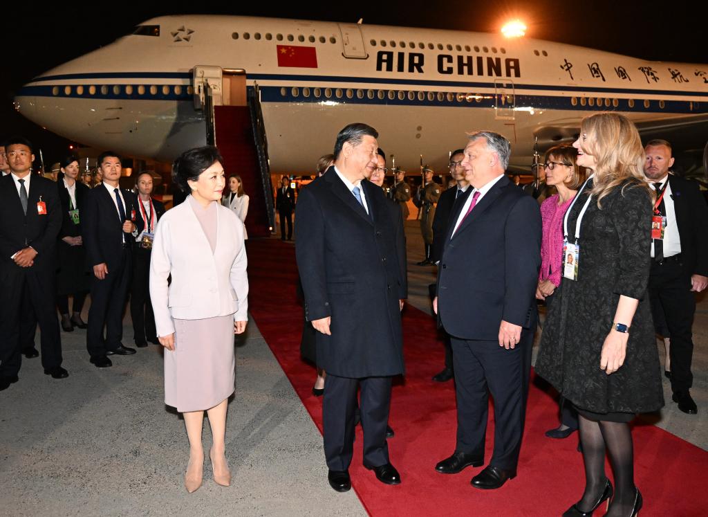 Arrivée de Xi Jinping à Budapest pour une visite d'Etat en Hongrie