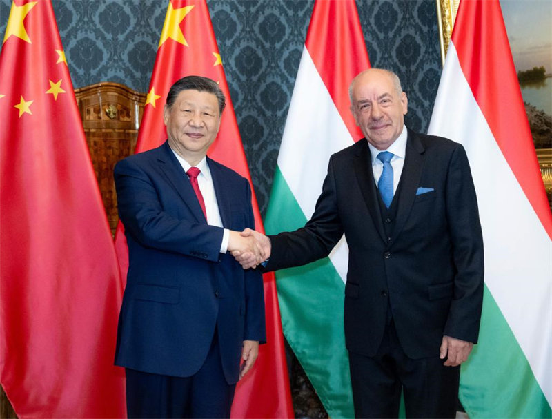 Xi se dit prêt à faire conjointement franchir un palier aux liens entre la Chine et la Hongrie