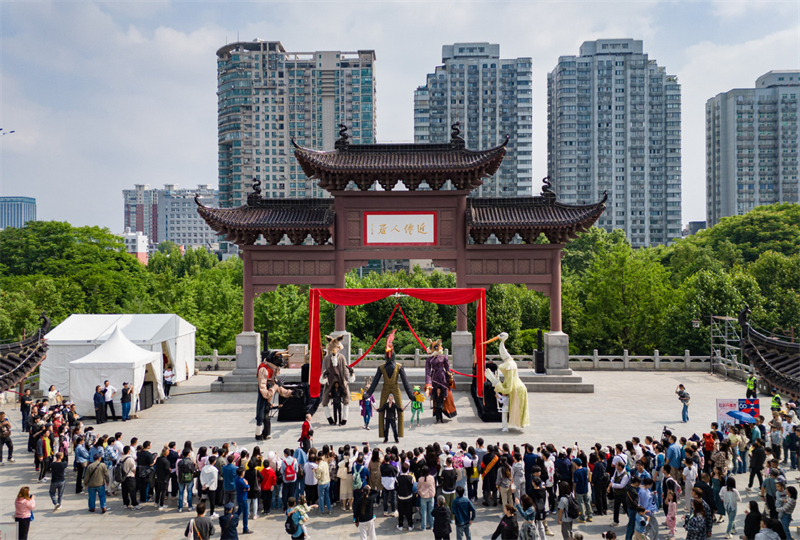 Le spectacle de marionnettes français « De La Fontaine » enchante le public chinois