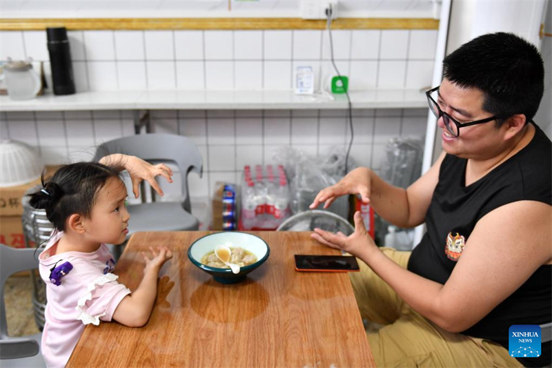 Hunan : histoire en photos de la nouvelle vie d'une famille de malentendants à Changsha