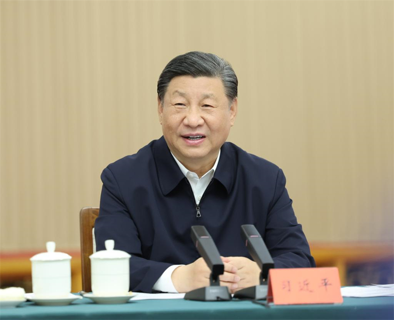 Xi Jinping préside un symposium, appelant à davantage de réformes centrées sur la modernisation chinoise