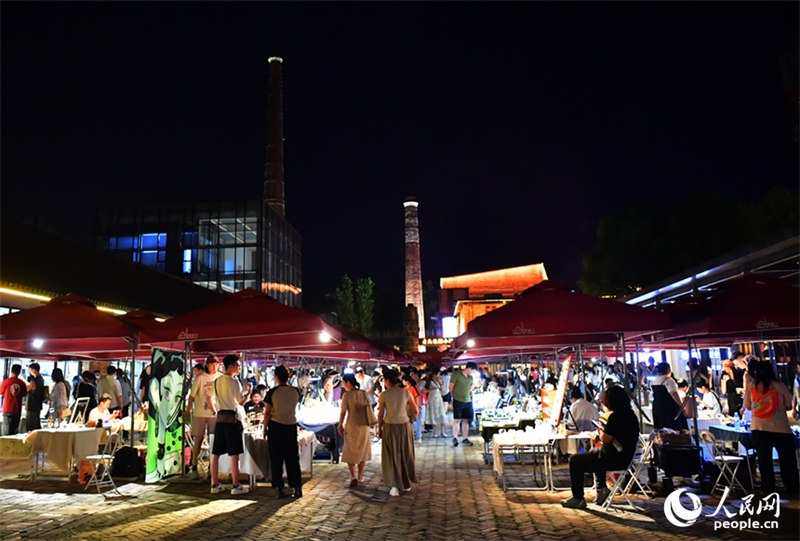 Jiangxi : le marché créatif de Jingdezhen populaire auprès des visiteurs