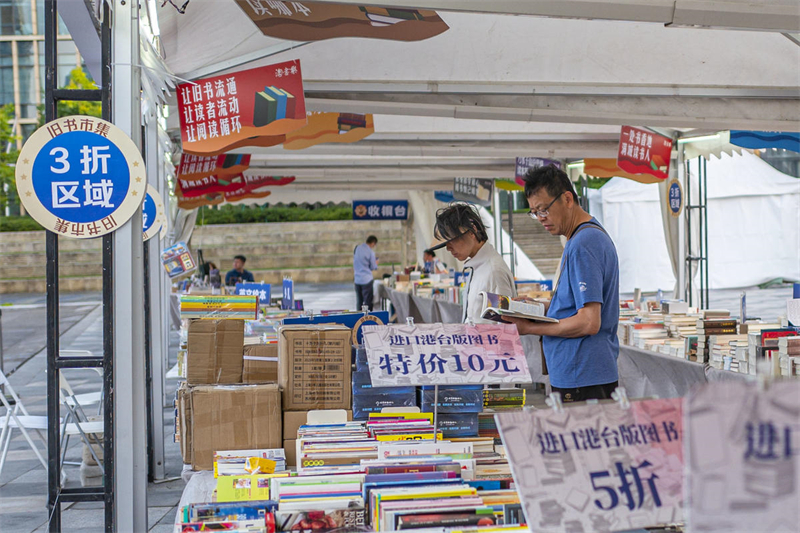 Shanghai : la joie de chiner des livres sur le marché du livre d'occasion