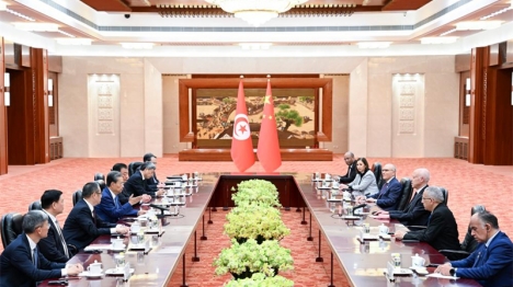 Le plus haut législateur chinois rencontre le président tunisien
